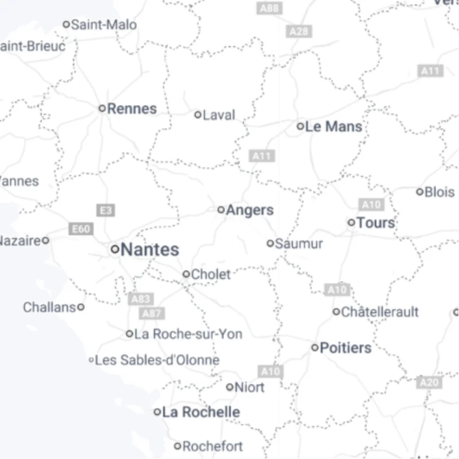 Implantés au cœur des Pays de la Loire, Solar’Bross s’étend au-delà de cette région pour couvrir les départements limitrophes. Notre expertise en nettoyage de panneaux solaires embrasse les Pays de la Loire dans leur ensemble, ainsi que les départements avoisinants tels que l’Ille-et-Vilaine, le Morbihan, le Calvados, le Loir-et-Cher, L’Indre-et-Loire.